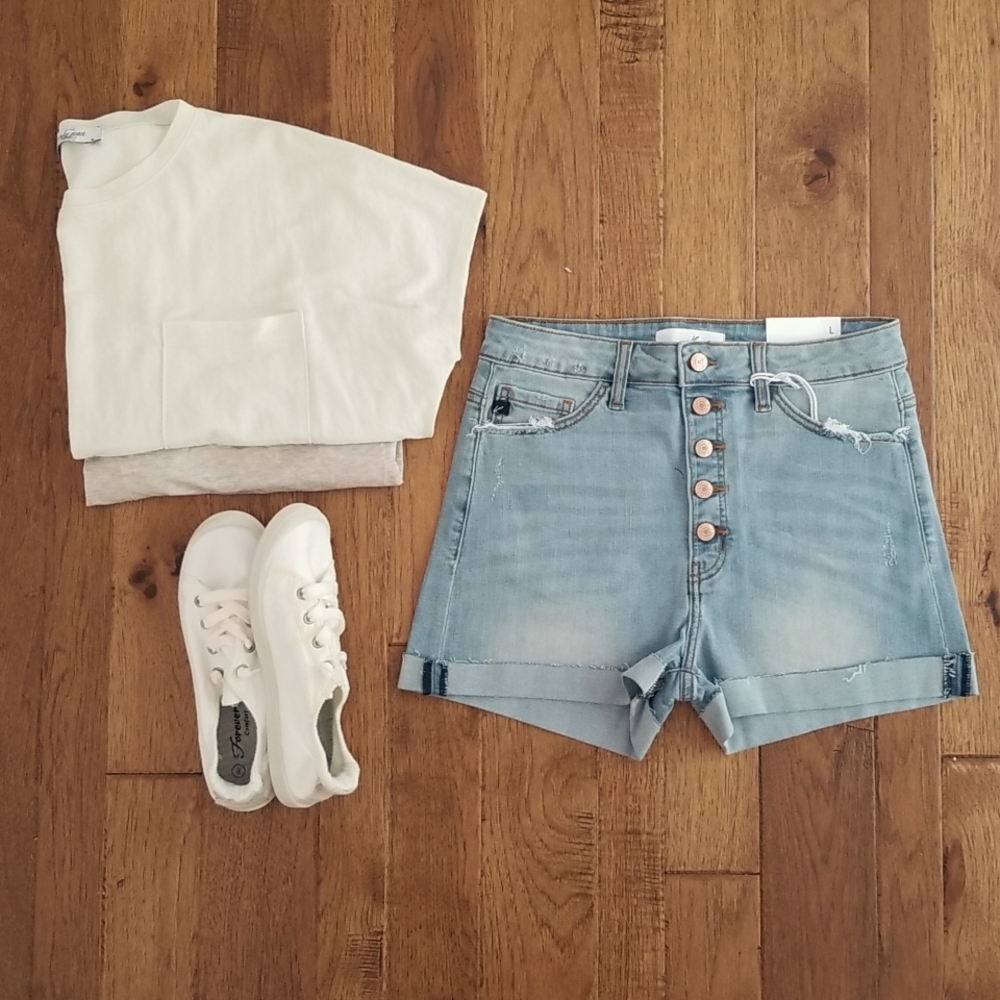 New Vici Charlotte High Rise Cuffed Denim Shorts - Picture 3 of 10